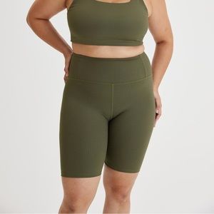 Girlfriend Collective Ribbed Bike Shorts in Small - Cypress